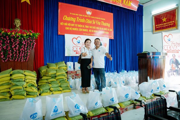 Hình ảnh minh họa đội ngũ hỗ trợ khách hàng của Dola789 sẵn sàng giúp đỡ