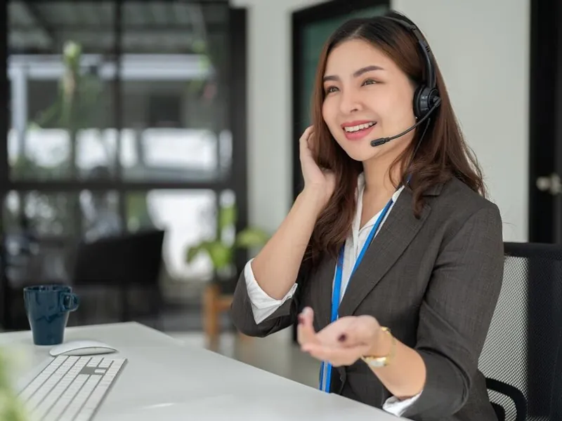 Hình ảnh nhân viên hỗ trợ khách hàng của Dola789