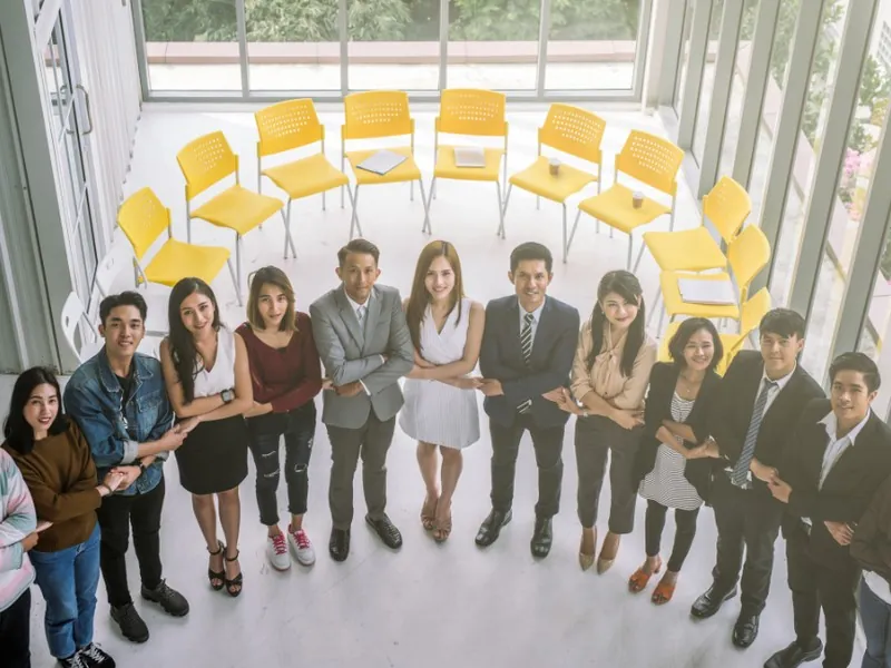 Hình ảnh đồng hồ giới hạn và biểu tượng tiền tệ, tượng trưng cho việc quản lý tài chính và thời gian khi cá cược